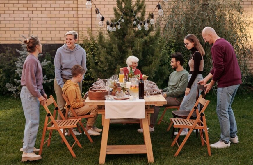 Backyard Ideas for Families Who Love Outdoor Entertaining