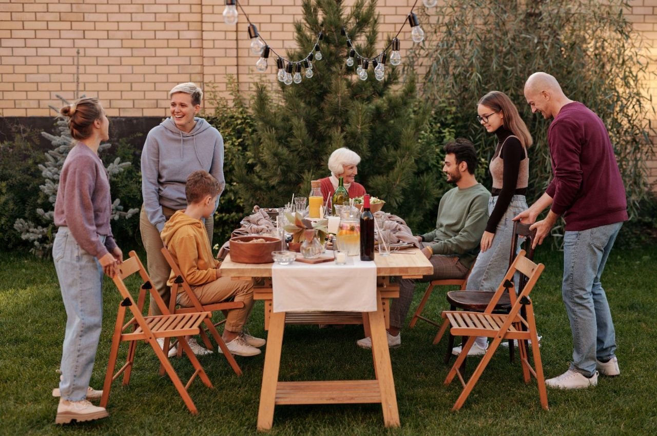 Backyard Ideas for Families Who Love Outdoor Entertaining
